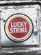 Delcampe - Petite Boite Métallique Publicitaire De Collection "Lucky Strike"  Vide ! Us Usa - Boites à Tabac Vides