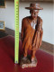 Delcampe - Statuette Sculptée En Palissandre Homme Madagascar Avaratsena - Bois