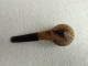 Delcampe - Ancienne PIPE En écume De Mer Bloc Sculpté à La Main Long 15,5 Cm Env Diamètre 5,1 Cm Env Haut 3,5 Env Poids 53 Grammes - Pipes En écume