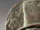 ° MEDAILLE EN BRONZE HOMME AU CHAPEAU - Bas Relief Sculpture Mode - Bronzes