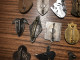 Delcampe - Env. 142 INSIGNES INSIGNE MILITAIRE DRAGO FRAISSE PINS TROUPES ARMEE COLLECTION LOT - Autres & Non Classés