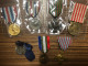 Delcampe - Env. 142 INSIGNES INSIGNE MILITAIRE DRAGO FRAISSE PINS TROUPES ARMEE COLLECTION LOT - Autres & Non Classés