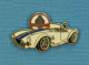 1 PIN'S //  ** L'" AC COBRA " VOITURE DE SPORT / 1960-1970 / MOTEUR V8 BOITE MANU 4 RAPPORTS FORD USA ** . (23/25) - Ford