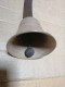 UNE ANCIENNE CLOCHE DE PORTAIL EN BRONZE - Bells