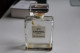 Lot De 2 Flacons Vides De Parfum : "N5" De Chanel Et "Cristalle Eau Verte" De Chanel - Flacons (vides)