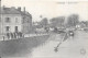 Bourges - Quai D'Auron (amarrage D'une Péniche ?) Les Hommes à Quai (scan 3) Sont Affairés à Tirer Sur Une Corde - Péniches