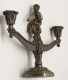 Delcampe - -ANCIEN PETIT BOUGEOIR REGULE 1 ANGELO Au CENTRE POUR 2 PETITES BOUGIES   E - Candelabri E Candelieri