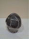 Escultura Erótica De Piedra Caliza Con Vetas De Calcita Representando Un Pene O Glande. - Pietre E Marmi