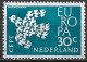 Plaatfout 1e Duif Van De Rechtervleugel Heeft Een Groene Stip In 1961 Europa / CEPT 30 Ct Blauw NVPH 758 PM - Plaatfouten En Curiosa