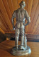 Statuette En ETAIN - Homme Forgeron Outils Marteau Pince- Décoration Hauteur 43 Cm - Poinçon Tête De Roi F C - Vers 1970 - Etains