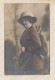 23D393 FEMME AU CHAPEAU COSTUME DE CHASSE - Frauen