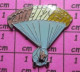 1015c  Pin's Pins / Beau Et Rare / SPORTS / PARACHUTISME PARACHUTE ULM CHEZ YVES - Paracadutismo