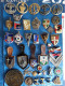 LOT 40 Insignes Médailles Décorations Pucelles Boutons écusson Militaire + 6 Doublons - Francia