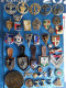 LOT 40 Insignes Médailles Décorations Pucelles Boutons écusson Militaire + 6 Doublons - Frankreich