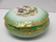 Delcampe - -JOLIE BOITE BONBONNIERE PORCELAINE LIMOGES Verte & Dorures Marquis Marquise     E - Limoges (FRA)