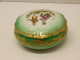 Delcampe - -JOLIE BOITE BONBONNIERE PORCELAINE LIMOGES Verte & Dorures Marquis Marquise     E - Limoges (FRA)