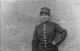 Jeune Fille En Uniforme Militaire - Uniformes