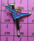 1015a Pin's Pins / Beau Et Rare / SPORTS / PATINAGE ARTISTIQUE PATINEUSE - Kunstschaatsen