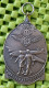 Medaille : 25 Km , K.L.M Pinksterwandeltocht 1951., Medal Award KLM - Foto's  For Condition.(Originalscan !!) - Professionali/Di Società