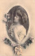 FANTAISIE - Femme En Robe Dentelée Dans Un Cadre Médaillon En Fleurs - Carte Postale Ancienne - Femmes