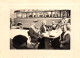 PLOGOFF  -  Cliché D'Août 1952  -  Déjeuner à La Terrasse D'un Restaurant - Bus, Car    - Voir Description - Plogoff