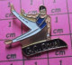 2619 Pin's Pins / Beau Et Rare / SPORTS / GYMNASTIQUE HOMME GC DOUAI CHEVAL D'ARCON - Gymnastics