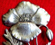 ANCIENNE Et TRES JOLIE BROCHE En METAL BRITANNIA , FLEUR De COQUELICOT , Signée MAS , OLD BROOCH , POPPY , ARTIST SIGNED - Brooches