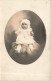 Carte Photo - Photographie D'un Bébé - Médaillon - Baptême - Blanc - Carte Postale Ancienne - Fotografie