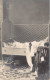 Enfants - Enfant Qui Dort Dans Un Lit En Fer - Carte Photo - Oblitéré 1908 -  Carte Postale Ancienne - Szenen & Landschaften