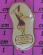 1619  Pin's Pins / Beau Et Rare / SPORTS / GYMNASTIQUE GRS TWIRLING LES VIOLETTES HOUSSEN - Gymnastique