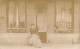 Carte Photo - Femme Posant Devant Sa Maison - Appartement - Chien - Cage D'oiseau - Carte Postale Ancienne - Fotografia