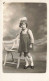 CPA - Photographie -Petite Fille Debout Près D'une Chaise - Carte Postale Ancienne - Ritratti