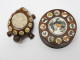 Delcampe - -2 BOUSSOLES BOIS ASIE VIETNAM 1 RONDE & 1 FORME TORTUE AVEC SIGNES ZODIAC    E - Oriental Art