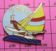 220 Pin's Pins / Beau Et Rare / SPORTS / VOILE VOILIER COURSE REGATE CLUB YCSL Yacht Club Saint Lunaire - Zeilen