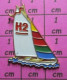 1322 Pin's Pins / Beau Et Rare / SPORTS / VOILE VOILIER COURSE REGATE H2 - Zeilen