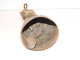 Delcampe - -ANCIENNE CLOCHE De CHEVRE Ou MOUTON Métal BATTANT BOIS Petit Collier Cuir    E - Bells