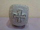 Escultura. Capitel De Piedra Caliza. Con Símbolos En Relieve. (2 Cruces Y El Ciclo Lunar). - Steen & Marmer