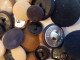 Delcampe - 1 Lot De Boutons Vintage,plusieurs Centaines E - Buttons