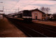 Photo Diapo Diapositive Slide Wagon FERRIERES FONTENAY Vers MONTARGIS Passage Train UM Diesel SNCF En 03/1988 VOIR ZOOM - Diapositives