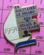 713G Pin's Pins / Beau Et Rare / SPORTS / BATEAU VOILE VOILIER SOLITAIRE DU FIGARO 1991 RELAIS & CHATEAUX Variante Rouge - Sailing, Yachting