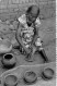 CONGO - Kasai - Petite Vieille Modelant Des Pots En Terre - Carte Postale Ancienne - Autres & Non Classés