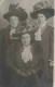 CARTE PHOTO - Photographie - Portrait De Deux Jeunes Femmes Et Leur Mère - Carte Postale Ancienne - Fotografie