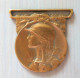 Médaille Commémorative De La Guerre 1914-1918 En Bronze. Graveur Morlon - France