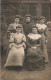 FANTAISIES - Femmes - Femmes Posant Dans La Cour - Carte Postale Ancienne - Mujeres