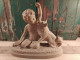 Delcampe - Sculpture Terre Cuite Enfant Jouant Avec Son Chien Ca1920 Signée Bohumil Rezl - Sonstige & Ohne Zuordnung