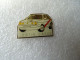 PIN'S    VOLKSWAGEN  GOLF  GTI JESTIN CASSE   RALLYE - Volkswagen