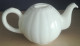 Delcampe - VINTAGE OUDE KERAMIEKEN WITTE THEEPOT IN WARMHOUDER - Theepot