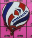 313C Pin's Pins / Beau Et Rare / MONTGOLFIERES / BALLON LIBRE TRICOLORE PRIMAGAZ - Luchtballons