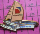 512G& Pin's Pins / Beau Et Rare / SPORTS / VOILE TRIMARAN PRIMAGAZ Par STARPIN'S - Vela