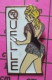 1518A Pin's Pins / Beau Et Rare / PIN-UPS / CATALOGUE QUELLE VPC BLONDE A LINGERIE - Pin-ups